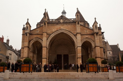 Church at Beaune. There's a large crowd so we went to see what's going on - turns out they are waiting for mass to start :)