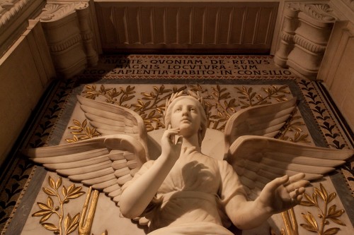 FourviÃ¨re Basilica, interior, angel statue.